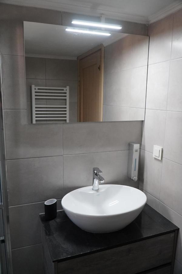 סלוניקי Modern Apartment In Οld Τown מראה חיצוני תמונה